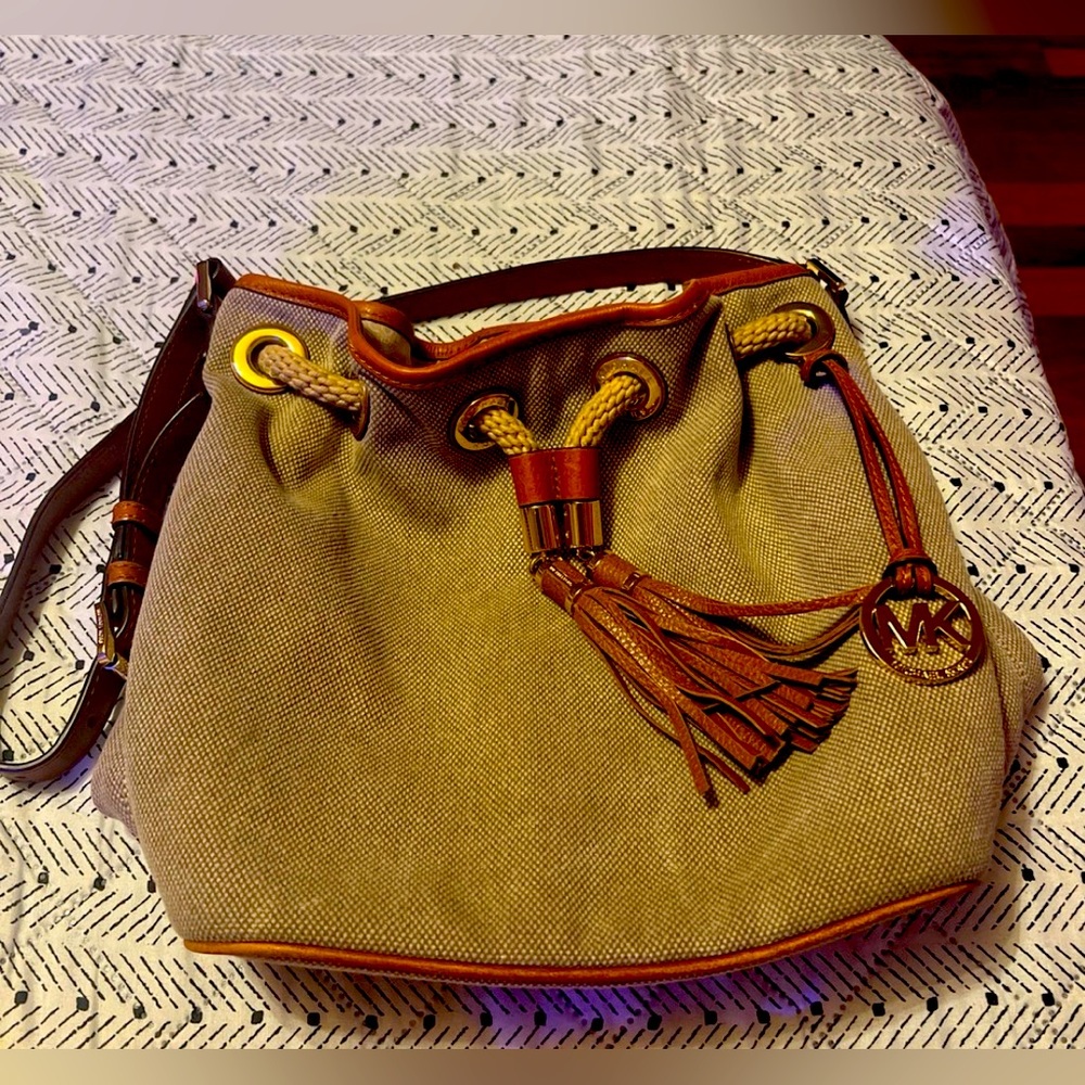 Michael Kors Bucket Bag New